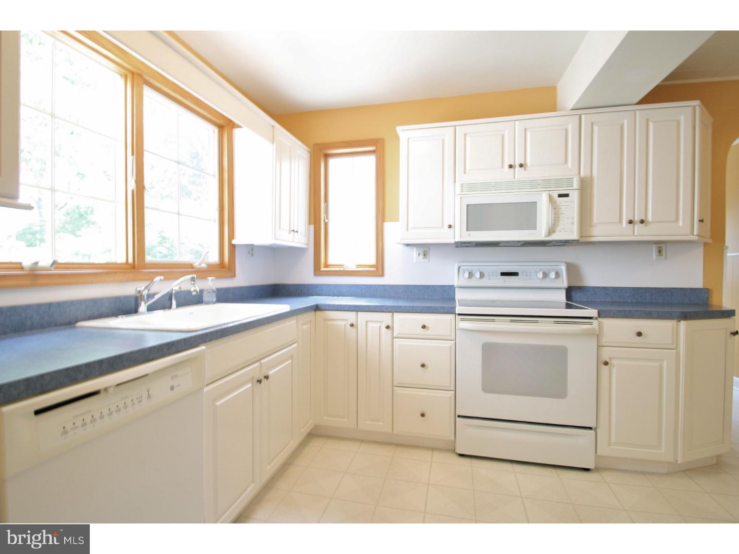 308 Willow Road Oreland, PA 19075 - Photo 7 of 20