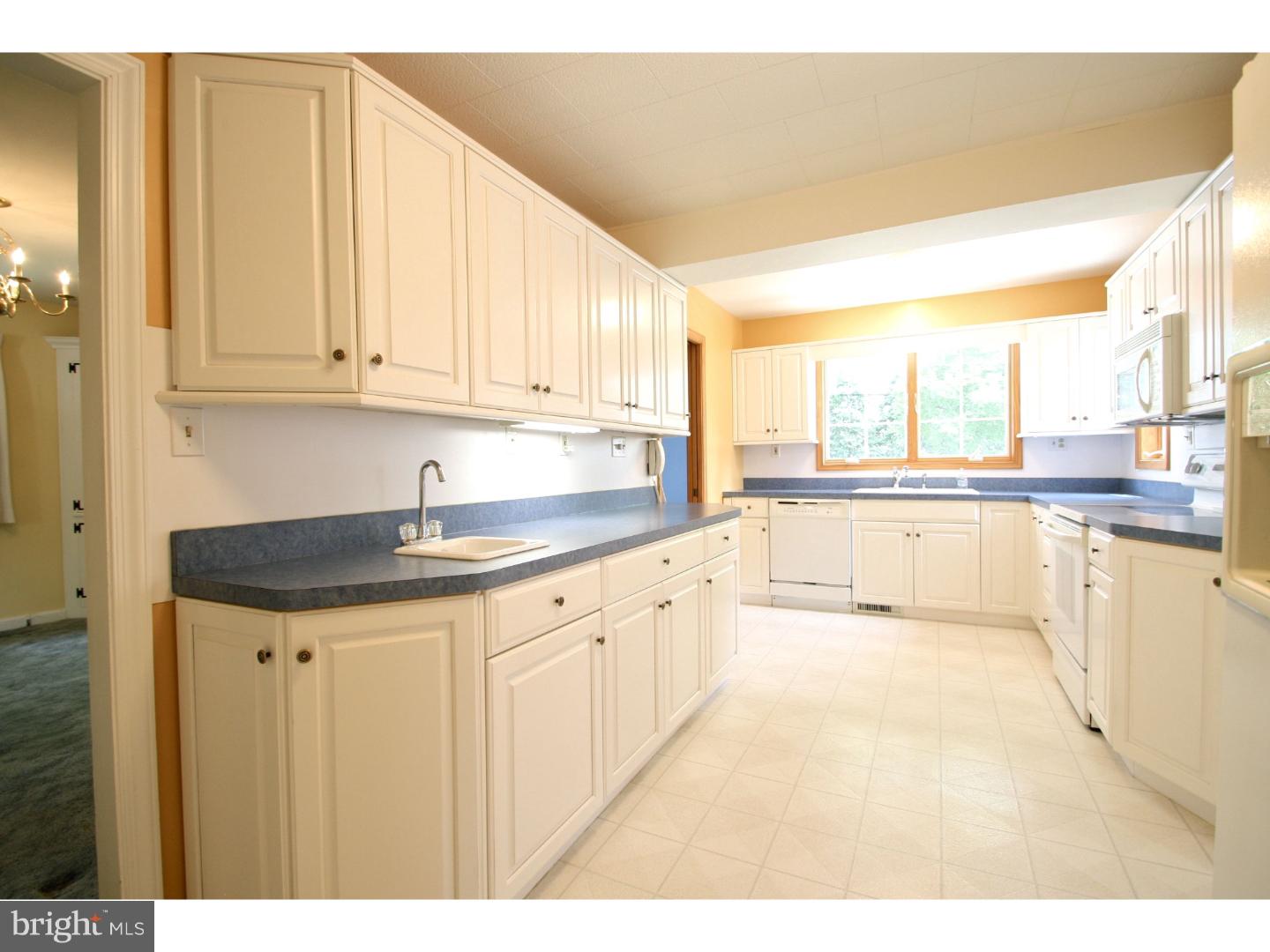 308 Willow Road Oreland, PA 19075 - Photo 9 of 20