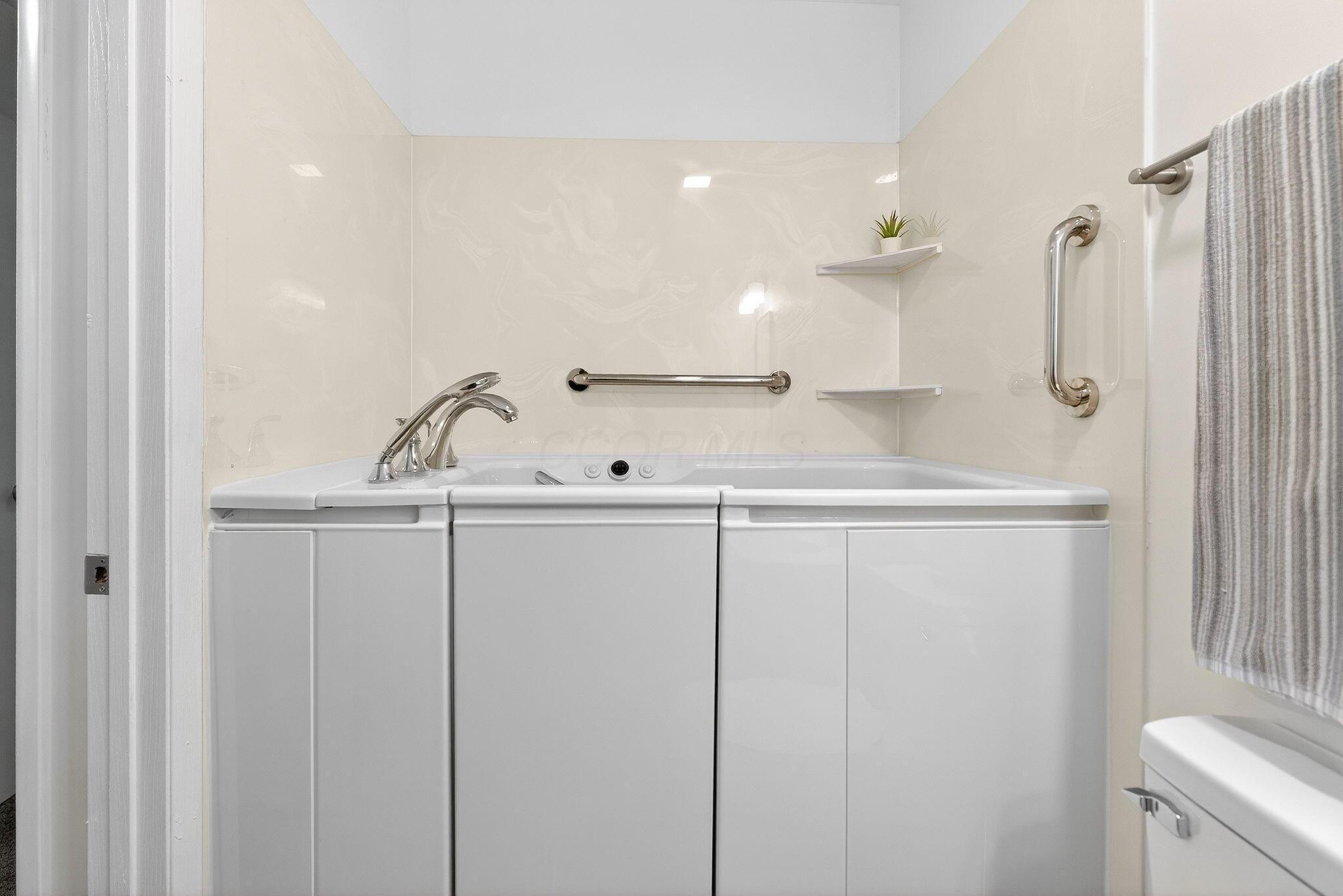 3767 Karl Road, Unit 322 Columbus, OH 43224 - Photo 21 of 29 3967 Karl Rd (Interior)-22