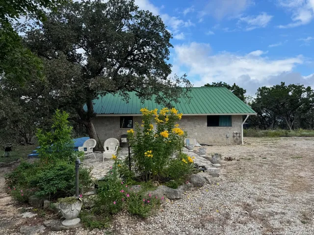 $1,800 | 572 Fm 2107, Medina, TX 78055