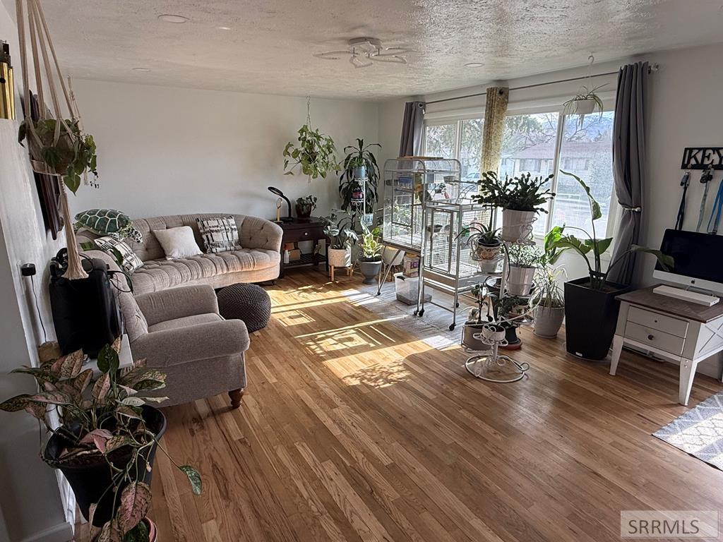 1090 Alameda Road Pocatello, ID 83201 - Photo 4 of 31