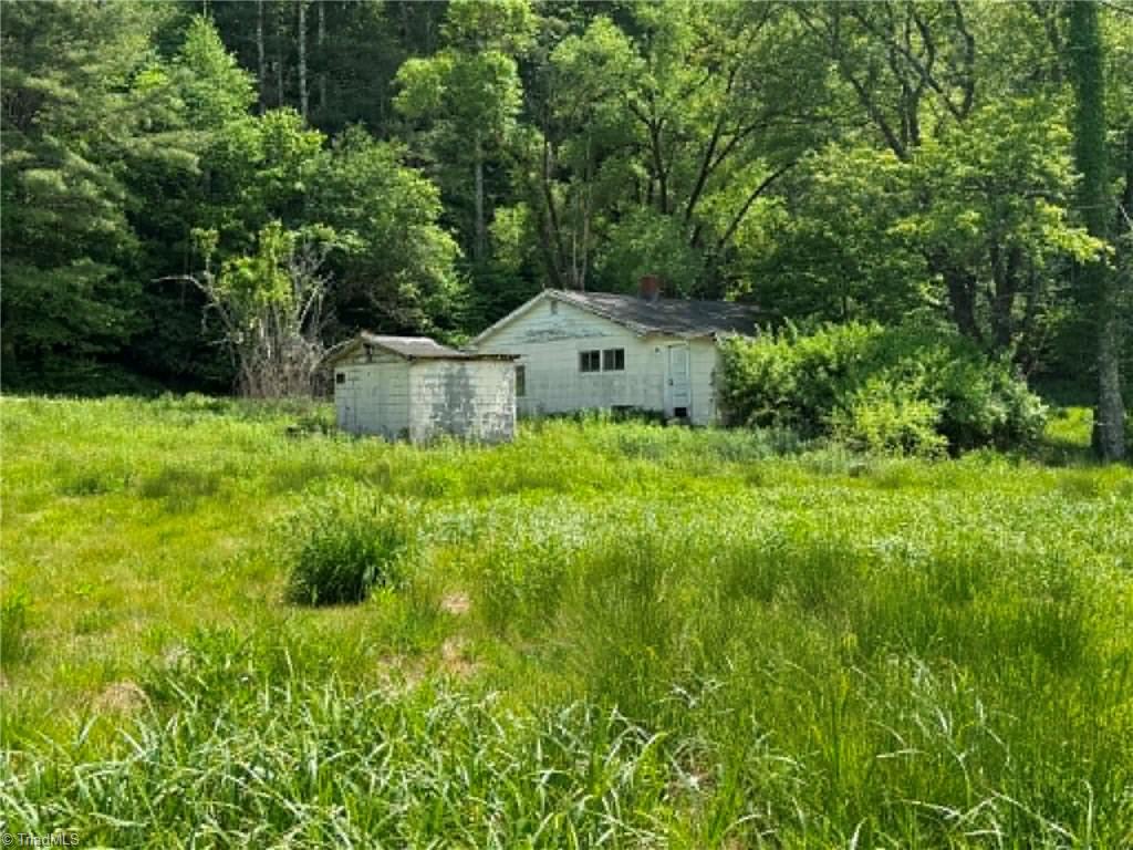 1298 Air Bellows Gap Road Sparta, NC 28675 - Photo 5 of 16