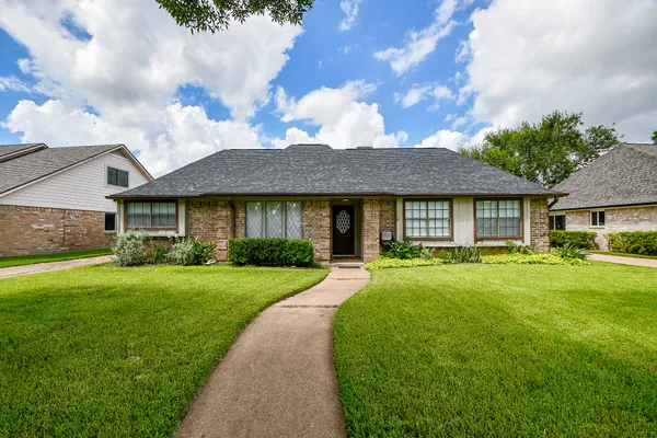 $2,300 | 2803 Green Fields Drive, Sugar Land, TX 77479