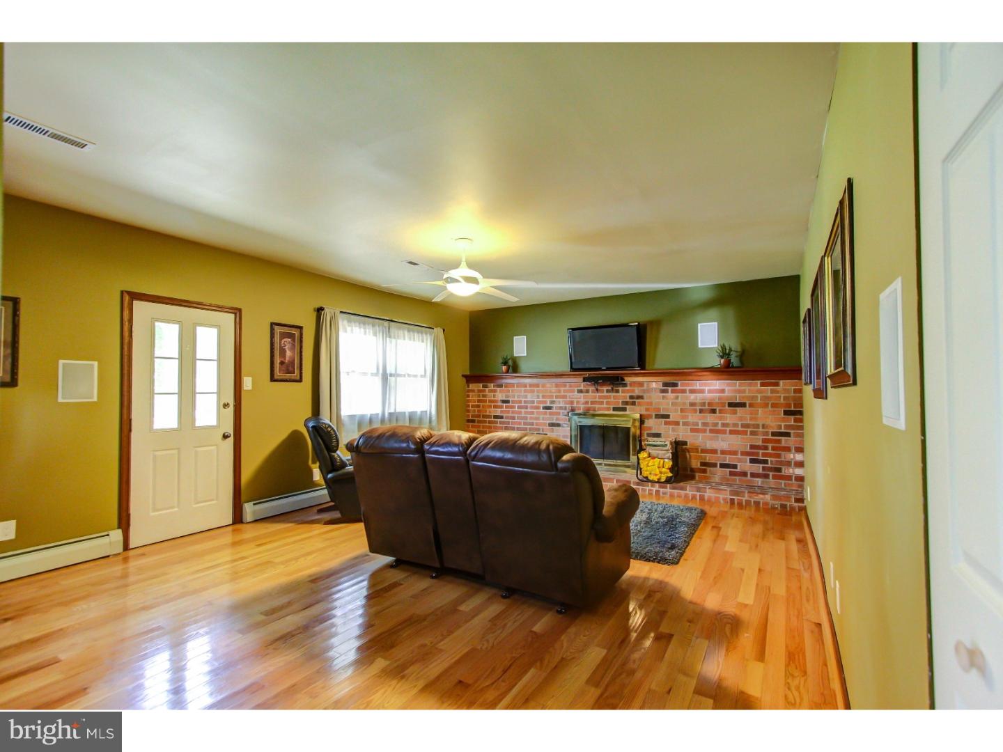 2132 Almshouse Road Jamison, PA 18929 - Photo 11 of 25 Family Room