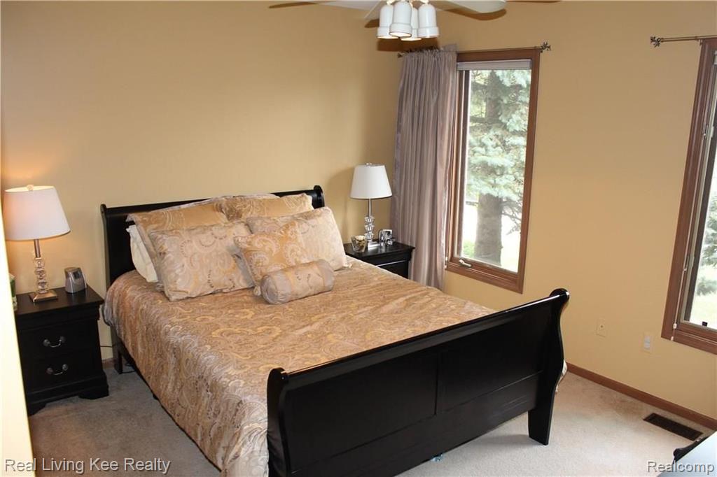1668 Treeside Drive Rochester Hills, MI 48307 - Photo 18 of 25