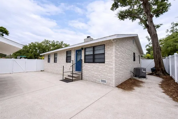 $2,950 | 7218 North Highland Avenue, Tampa, FL 33604