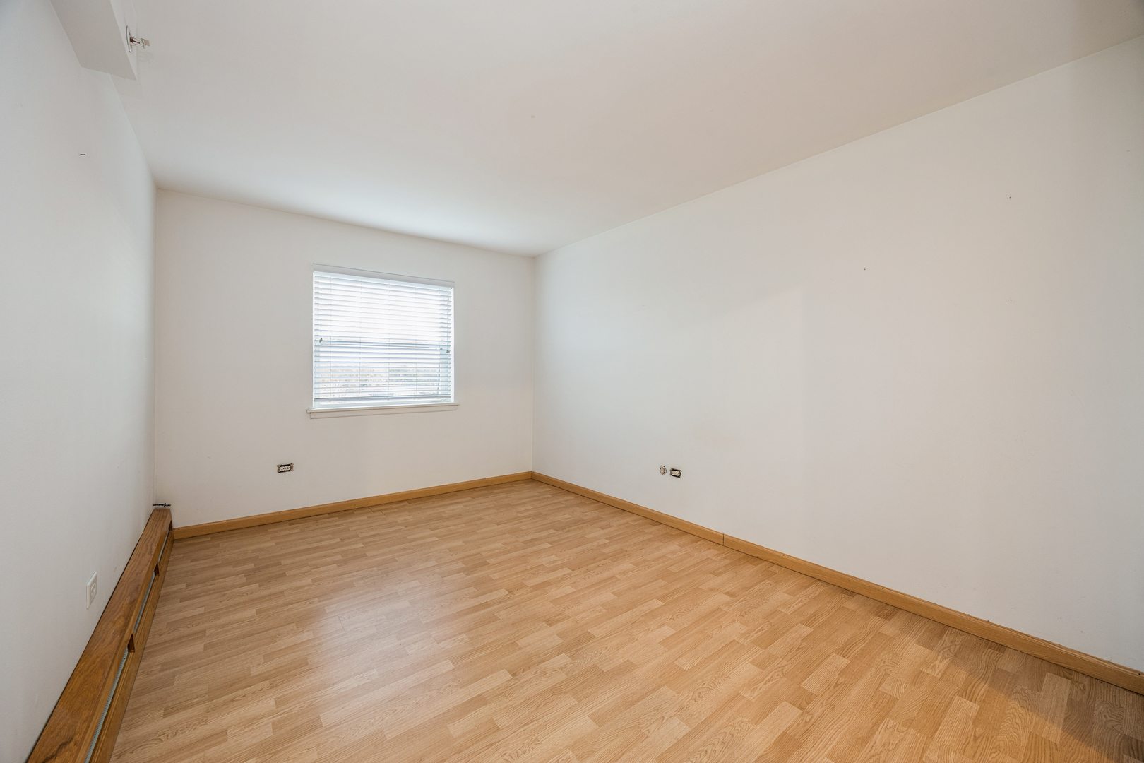 8480 West 103rd Terrace, Unit 301 Palos Hills, IL 60465 - Photo 12 of 17 an empty room with a window