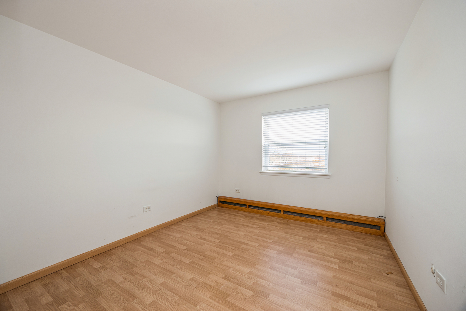 8480 West 103rd Terrace, Unit 301 Palos Hills, IL 60465 - Photo 15 of 17 an empty room with a window