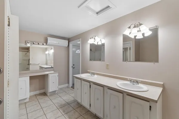 $2,000 | 103 Elmcrest Road, Unit 103, North Andover, MA 01845