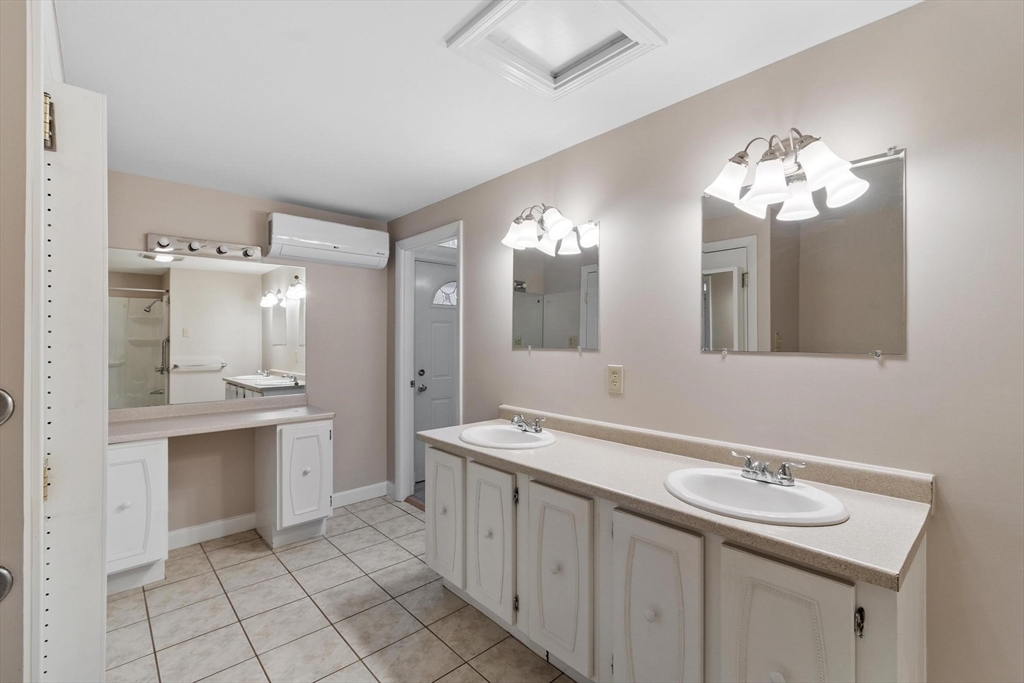 103 Elmcrest Road, Unit 103 North Andover, MA 01845 - Photo 12 of 17