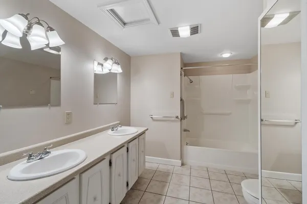 $2,000 | 103 Elmcrest Road, Unit 103, North Andover, MA 01845