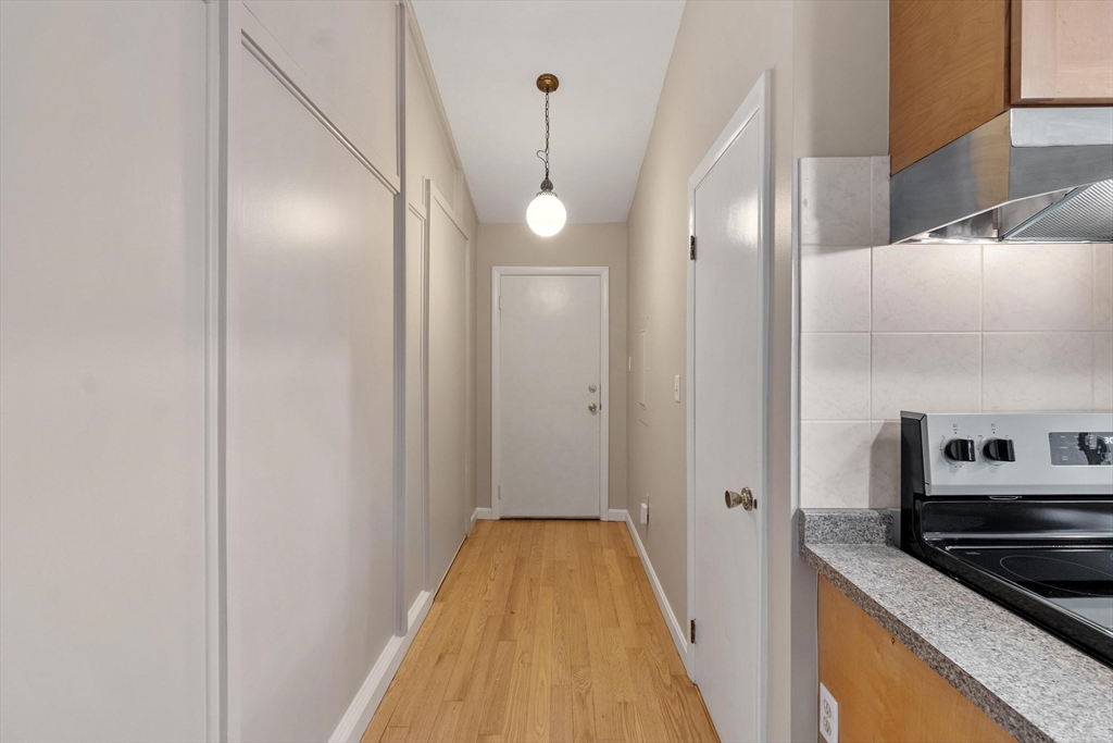 103 Elmcrest Road, Unit 103 North Andover, MA 01845 - Photo 5 of 17