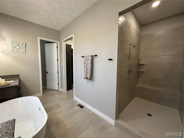 $848,000 | 800 Daniel Drive, Mascoutah, IL 62258