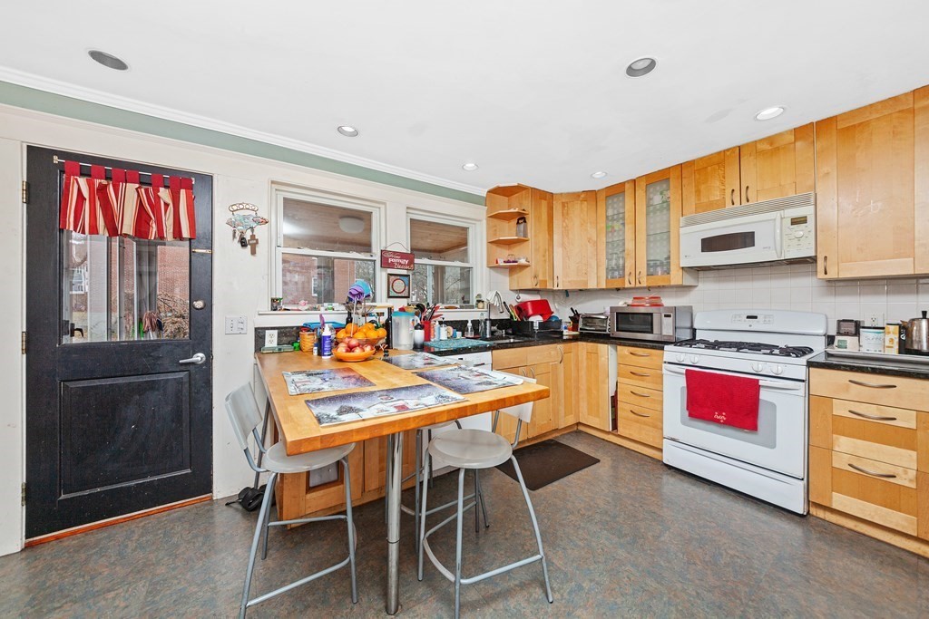 96-98 Withington Road Newton, MA 02460 - Photo 6 of 29 Gallery Image 6