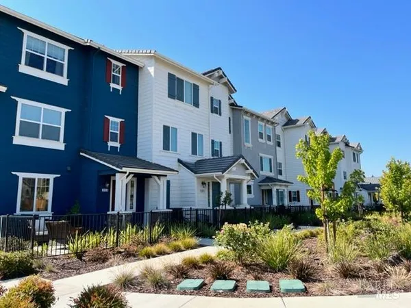 $4,300 | 312 Pear Tree Lane, Unit C, Napa, CA 94558
