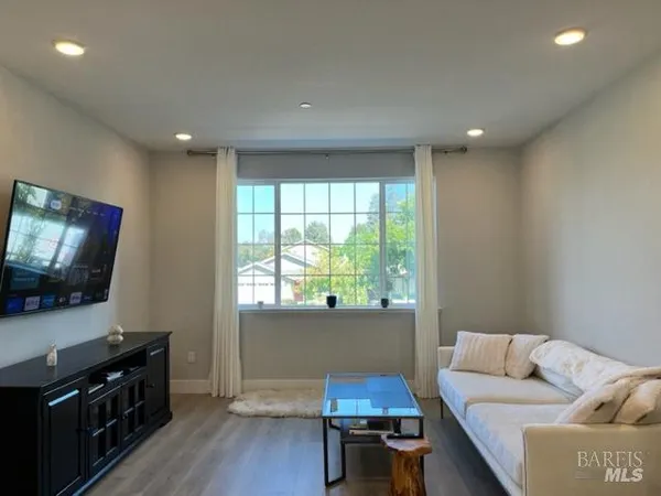 $4,300 | 312 Pear Tree Lane, Unit C, Napa, CA 94558