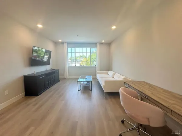 $4,300 | 312 Pear Tree Lane, Unit C, Napa, CA 94558