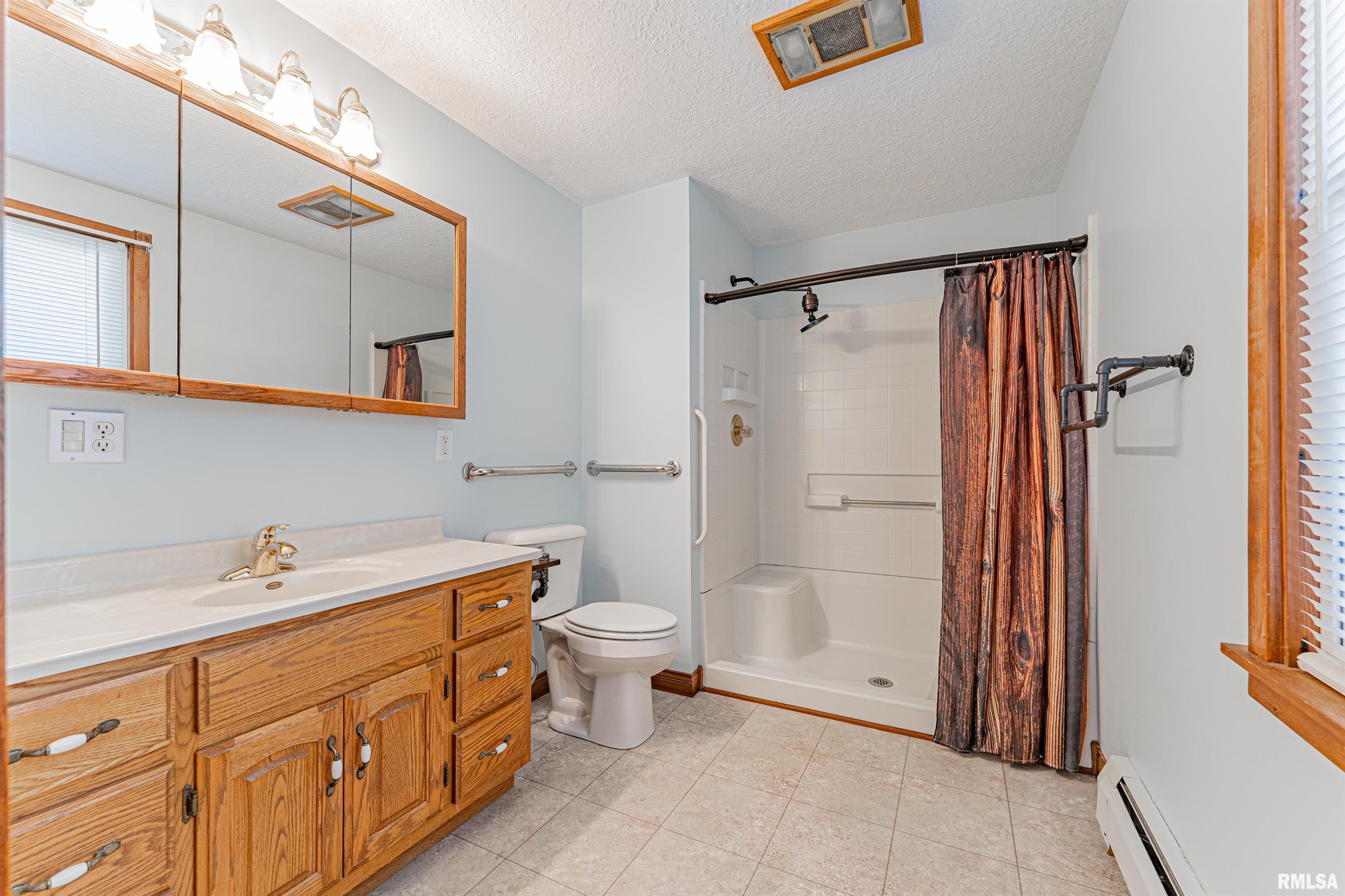 701 West Adams Street Clinton, IL 61727 - Photo 12 of 27