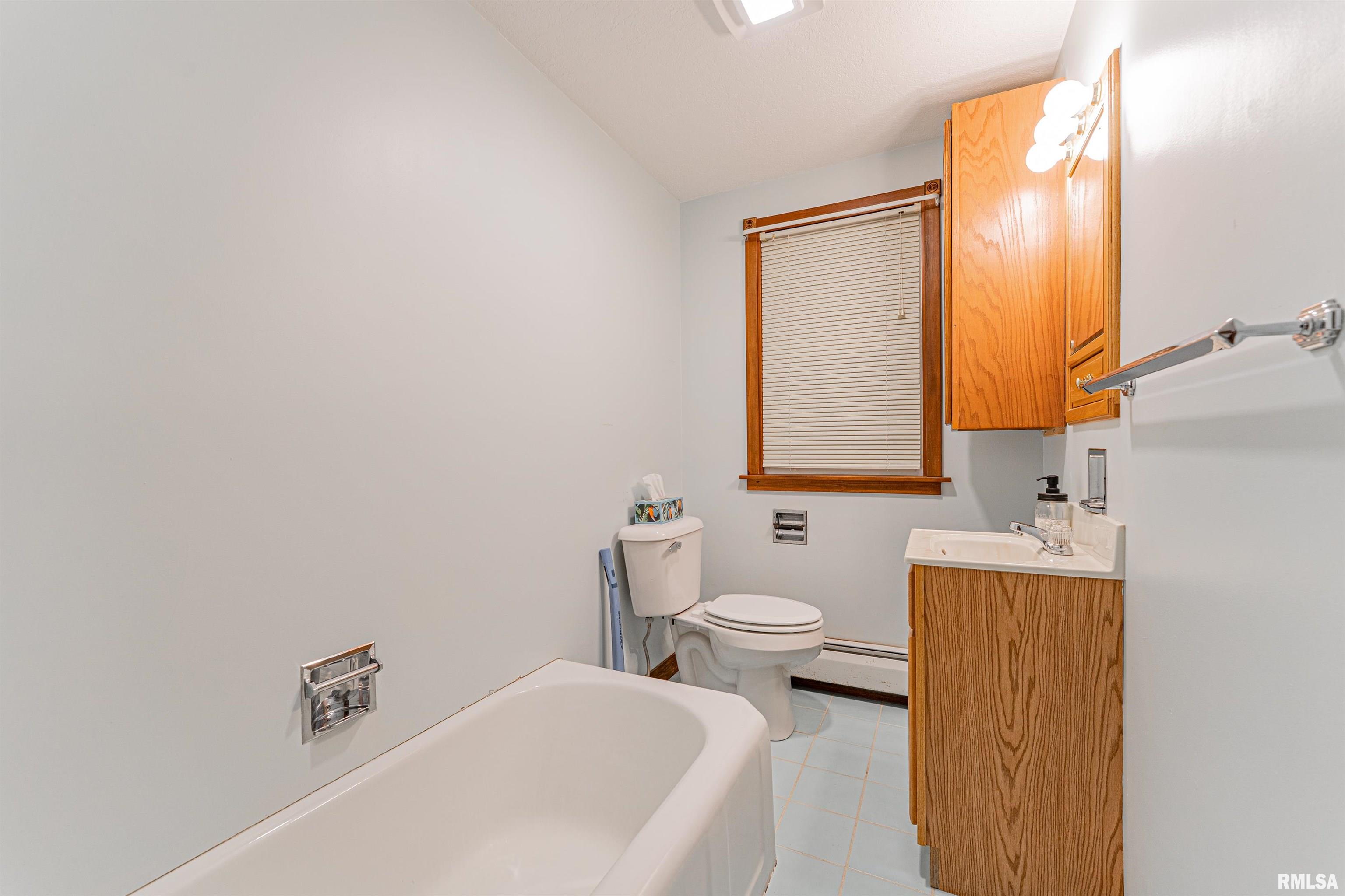 701 West Adams Street Clinton, IL 61727 - Photo 15 of 27