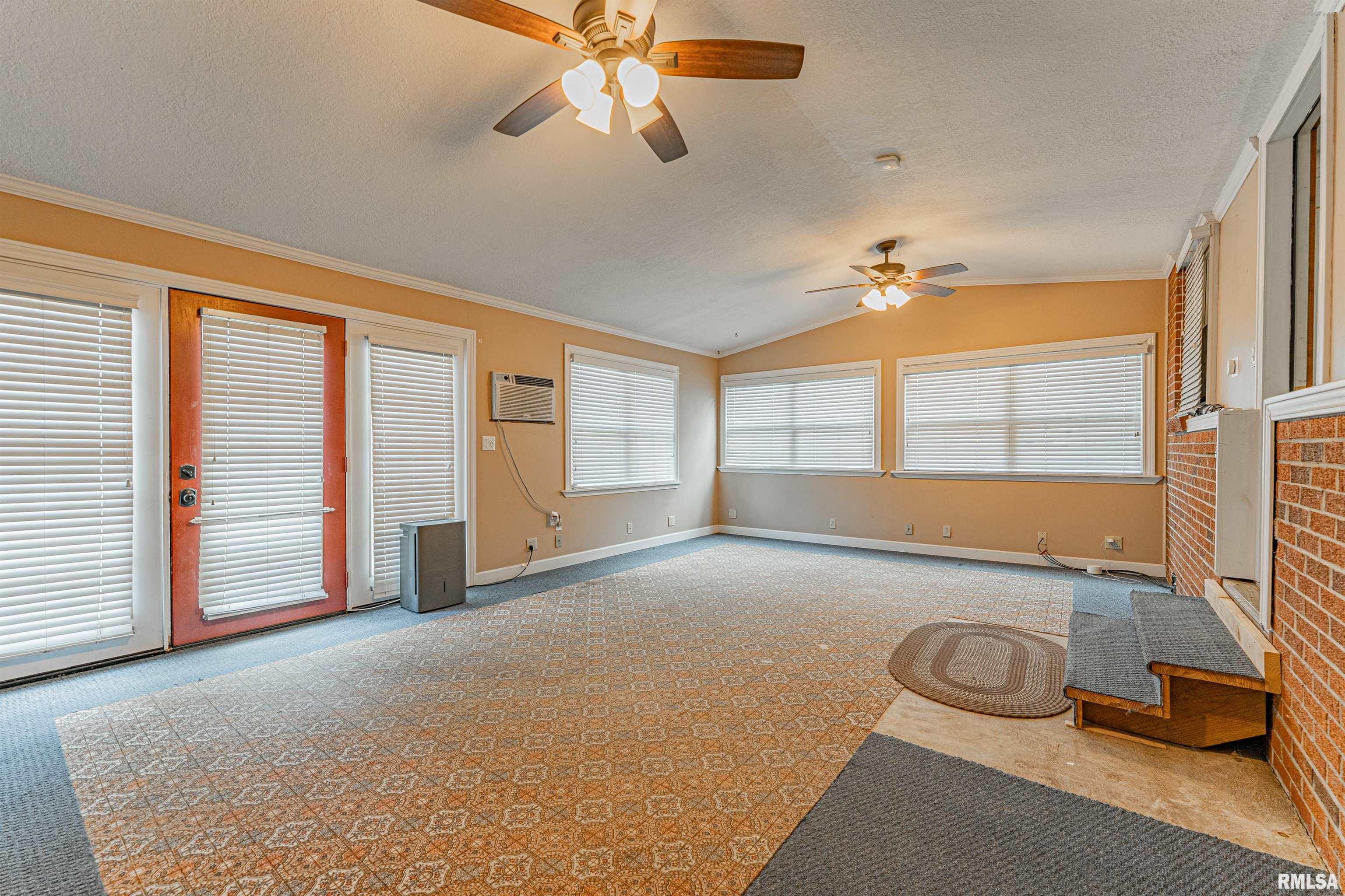 701 West Adams Street Clinton, IL 61727 - Photo 17 of 27