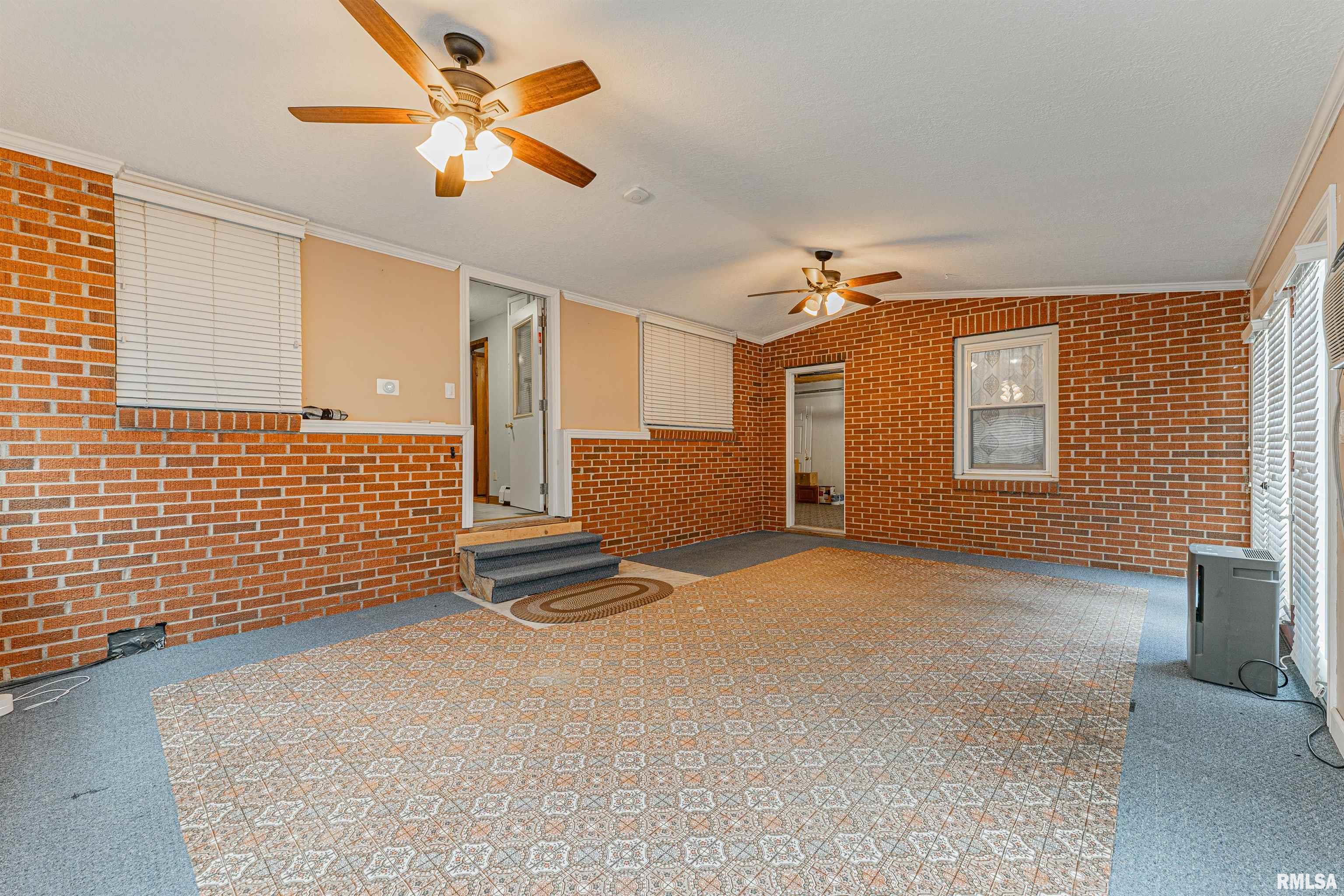 701 West Adams Street Clinton, IL 61727 - Photo 18 of 27