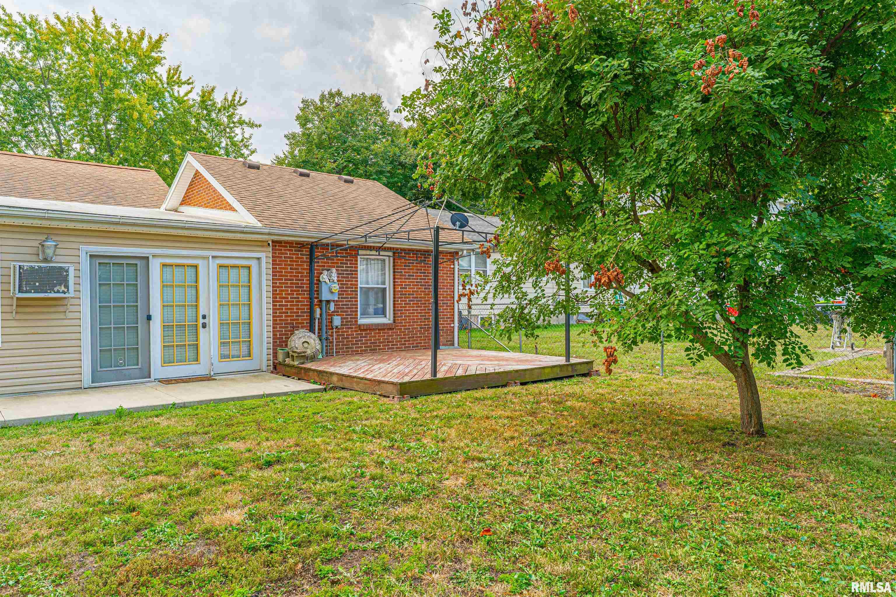 701 West Adams Street Clinton, IL 61727 - Photo 21 of 27