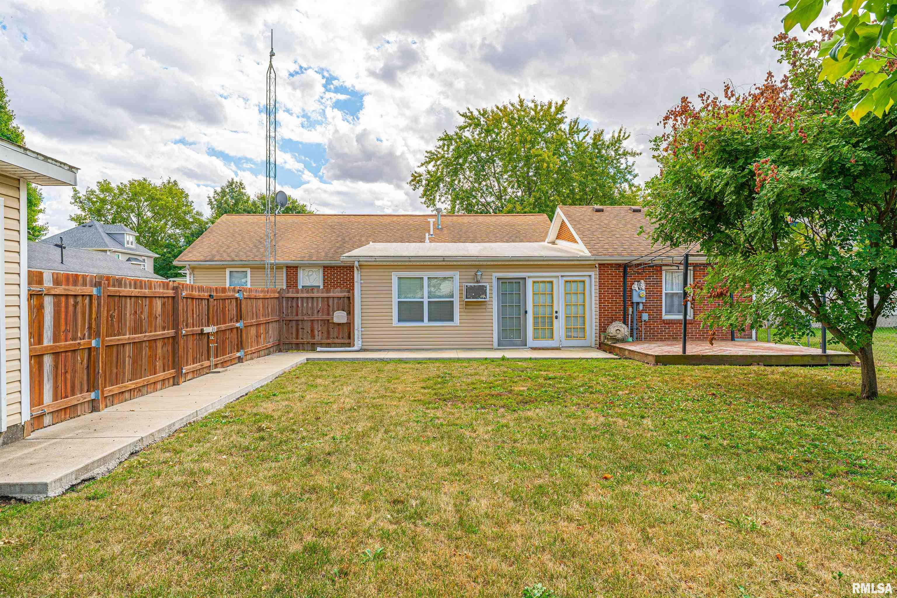 701 West Adams Street Clinton, IL 61727 - Photo 22 of 27