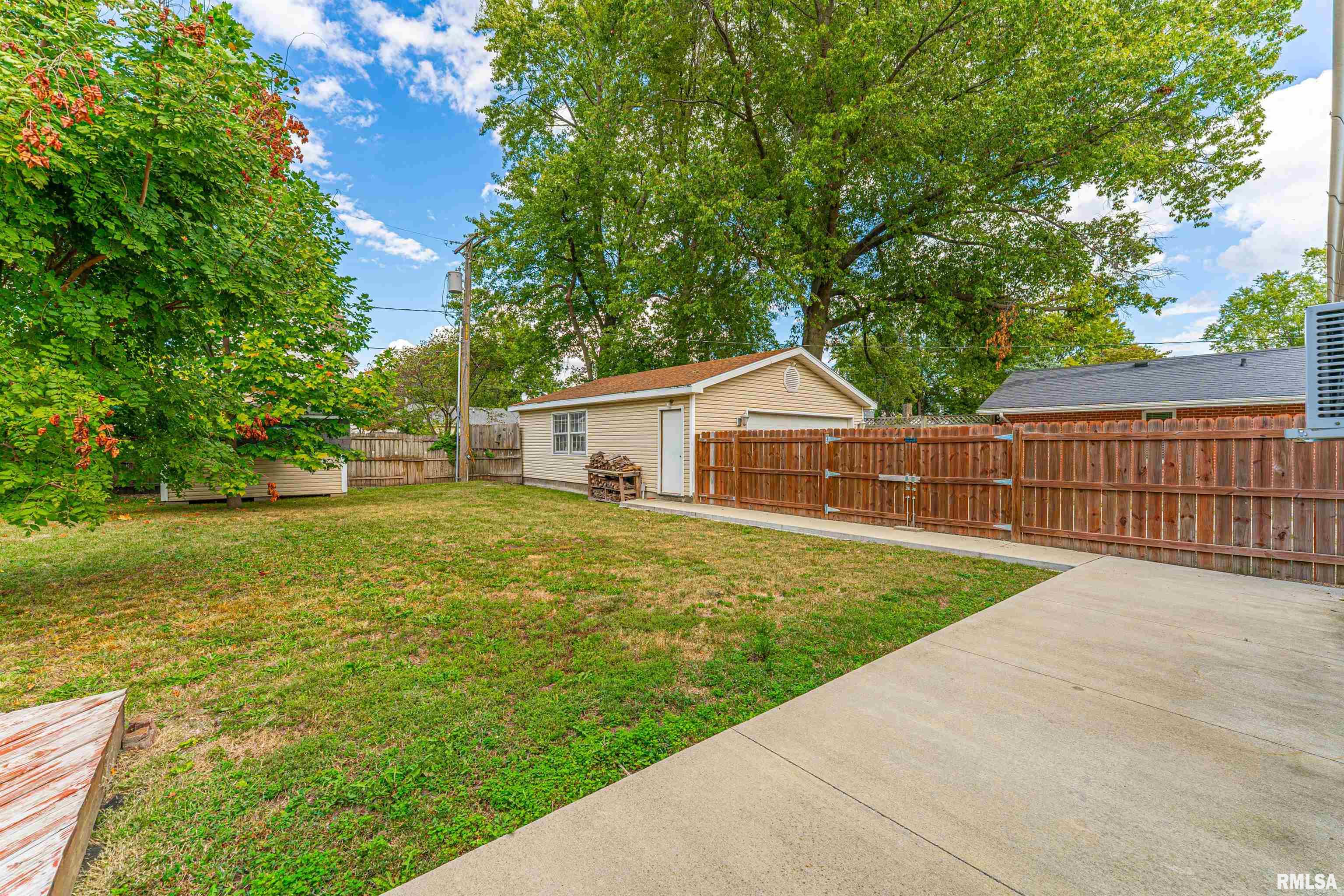 701 West Adams Street Clinton, IL 61727 - Photo 23 of 27