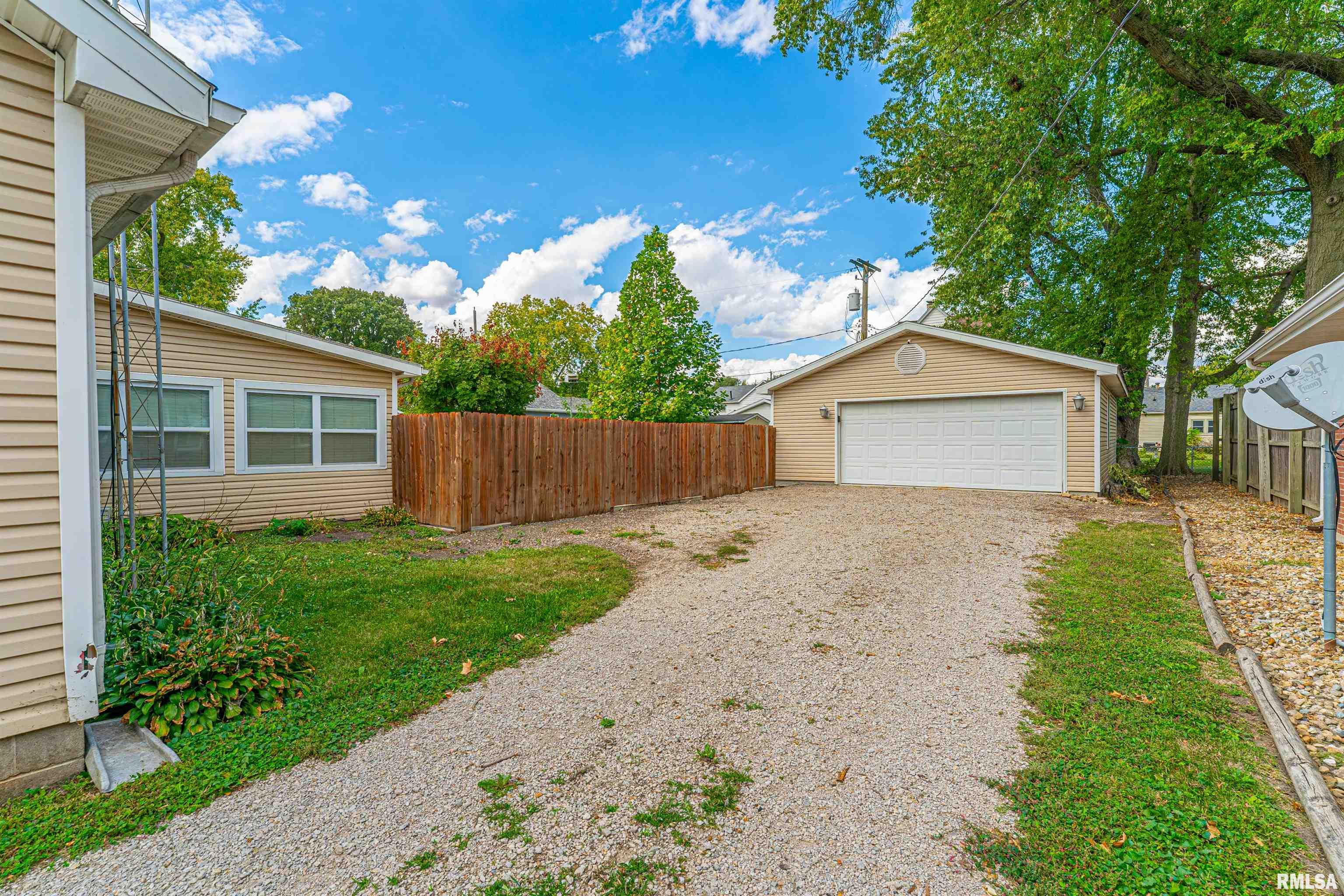 701 West Adams Street Clinton, IL 61727 - Photo 24 of 27