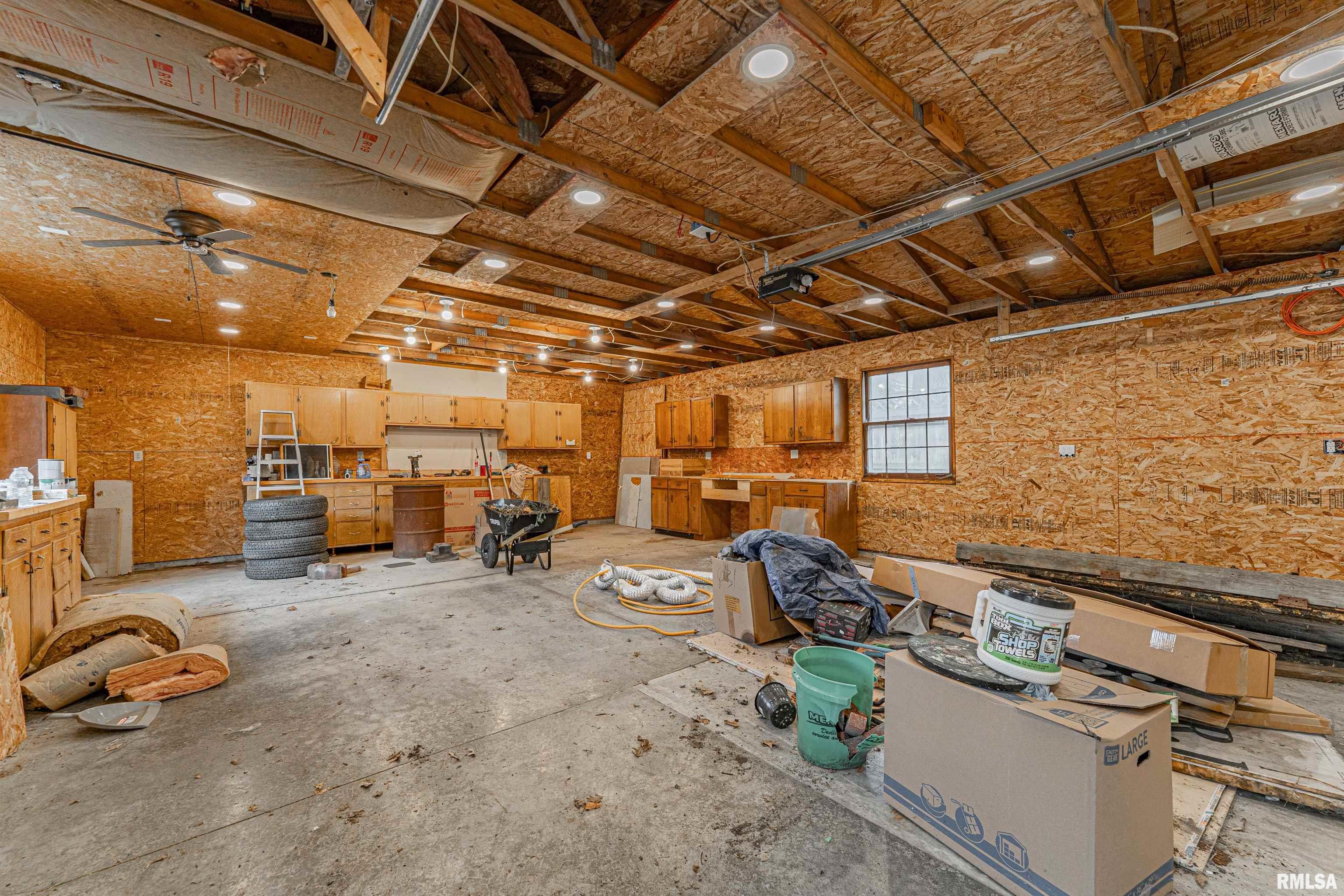 701 West Adams Street Clinton, IL 61727 - Photo 25 of 27