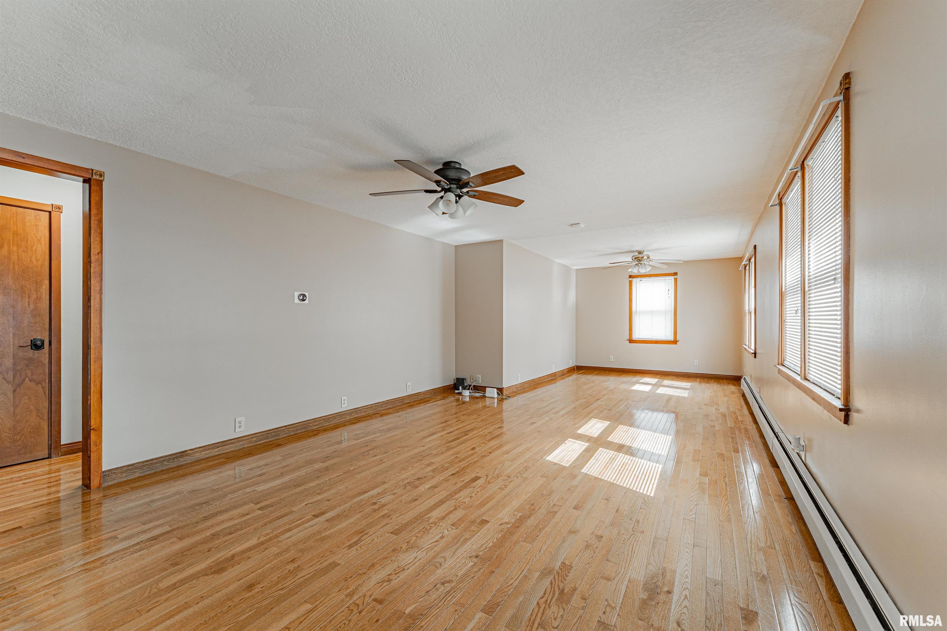 701 West Adams Street Clinton, IL 61727 - Photo 4 of 27