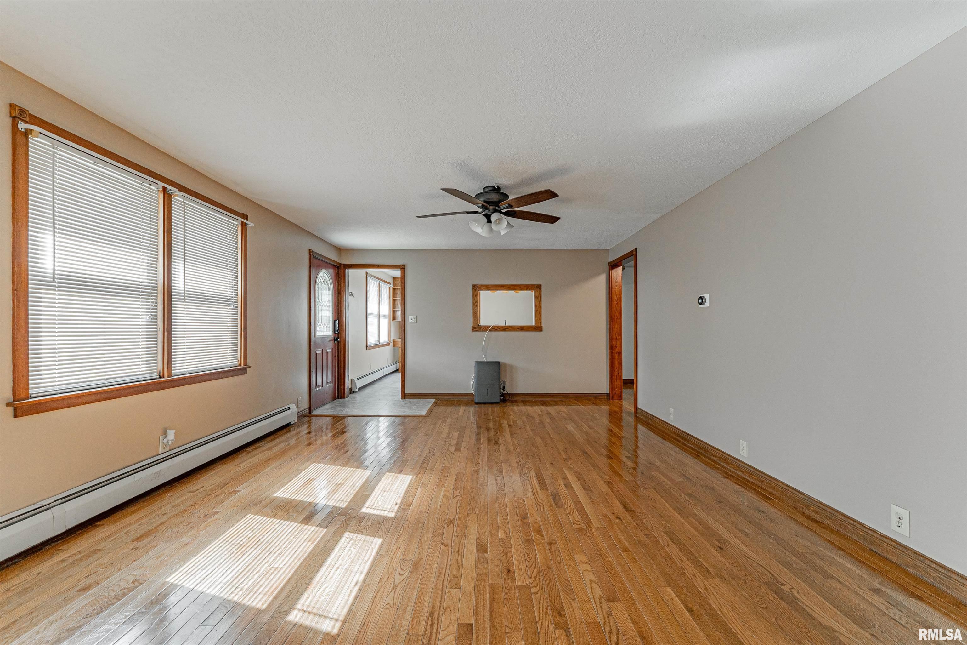 701 West Adams Street Clinton, IL 61727 - Photo 6 of 27