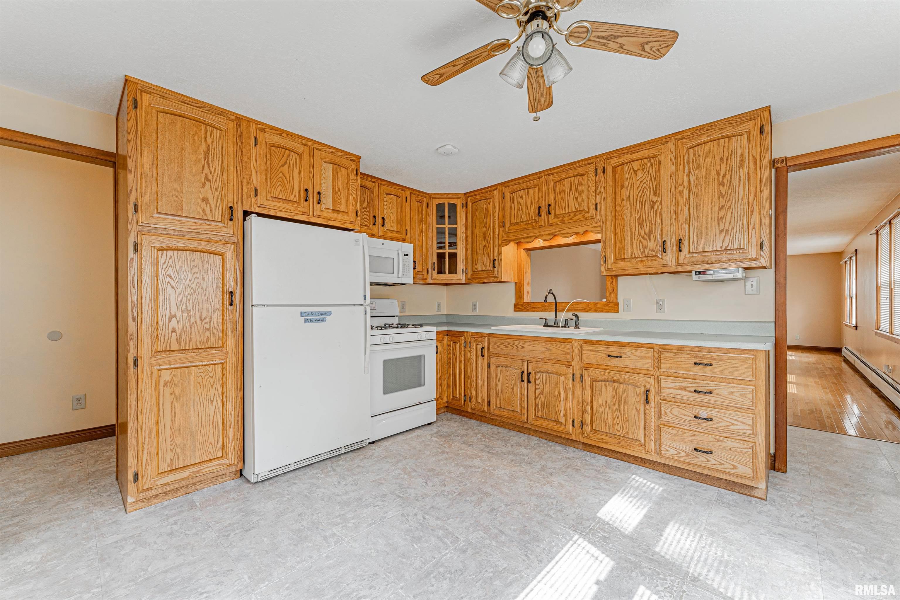 701 West Adams Street Clinton, IL 61727 - Photo 8 of 27