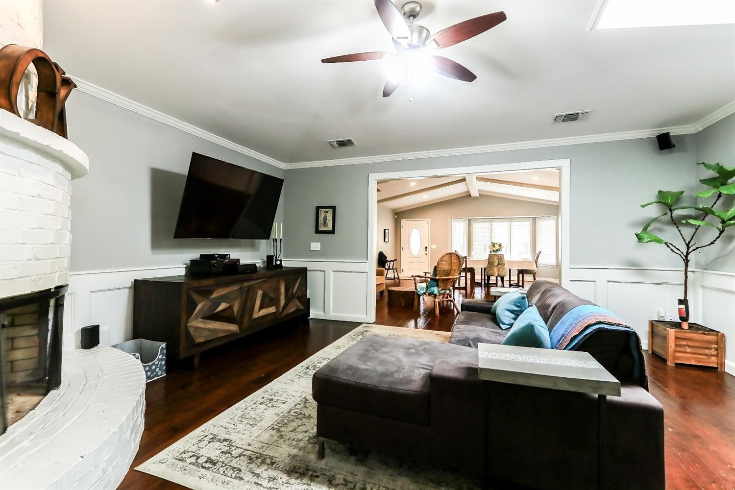 4807 95th Street Lubbock, TX 79424 - Photo 7 of 10 2nd Living Area