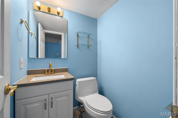 $195,000 | 2364 Charlemagne Drive, Unit A, Maryland Heights, MO 63043