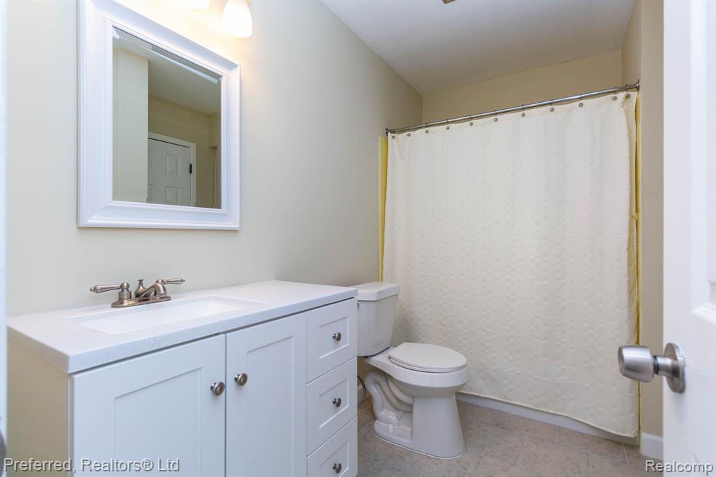 41944 Cherry Hill Road Novi, MI 48375 - Photo 27 of 44