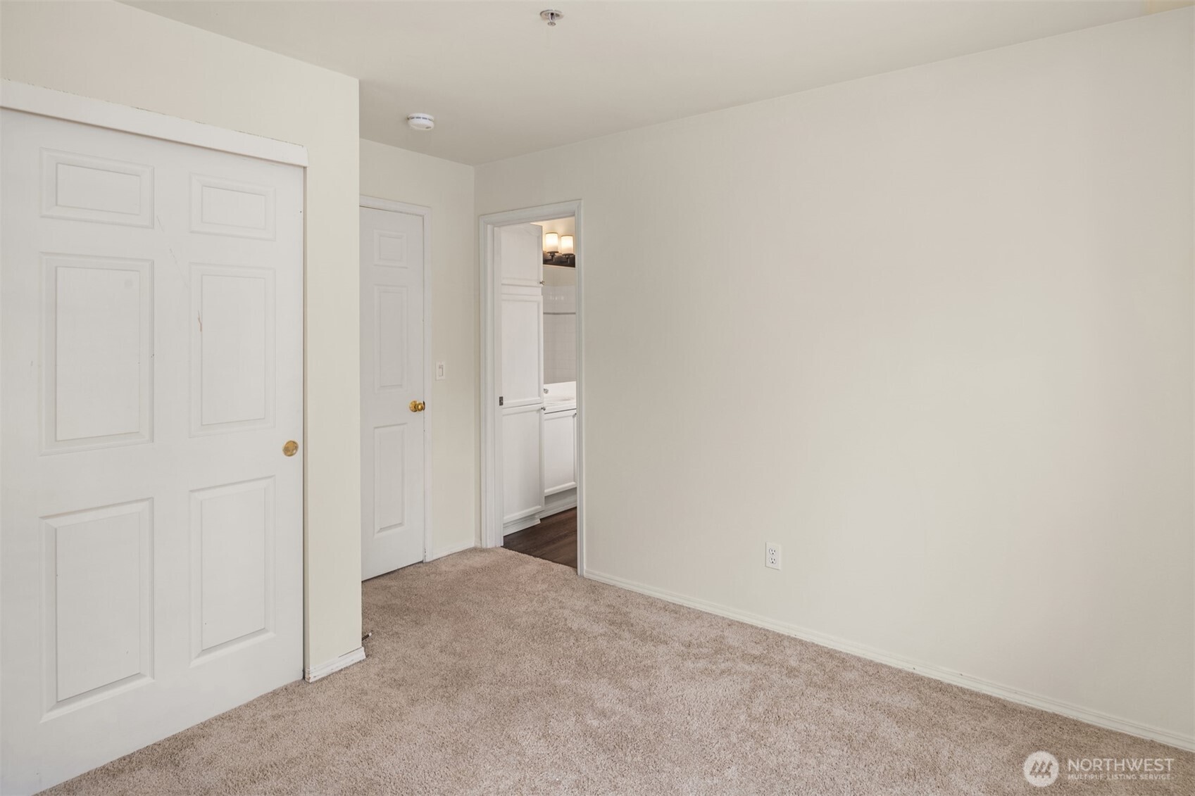 12113 Northeast 172nd Place, Unit J202 Bothell, WA 98011 - Photo 25 of 34