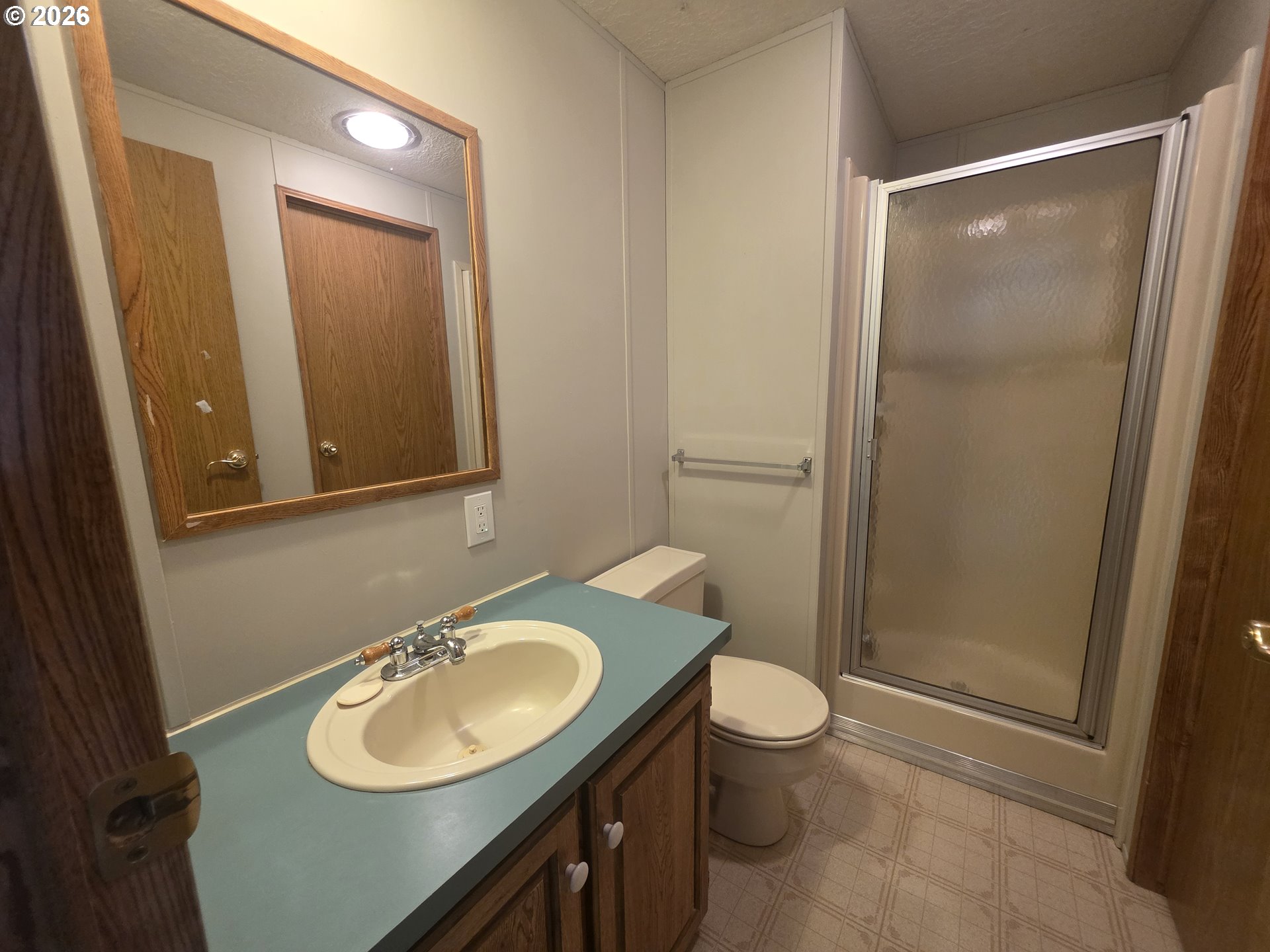 1901 Southeast Minter Bridge Road, Unit 38 Hillsboro, OR 97123 - Photo 12 of 16 Bathroom