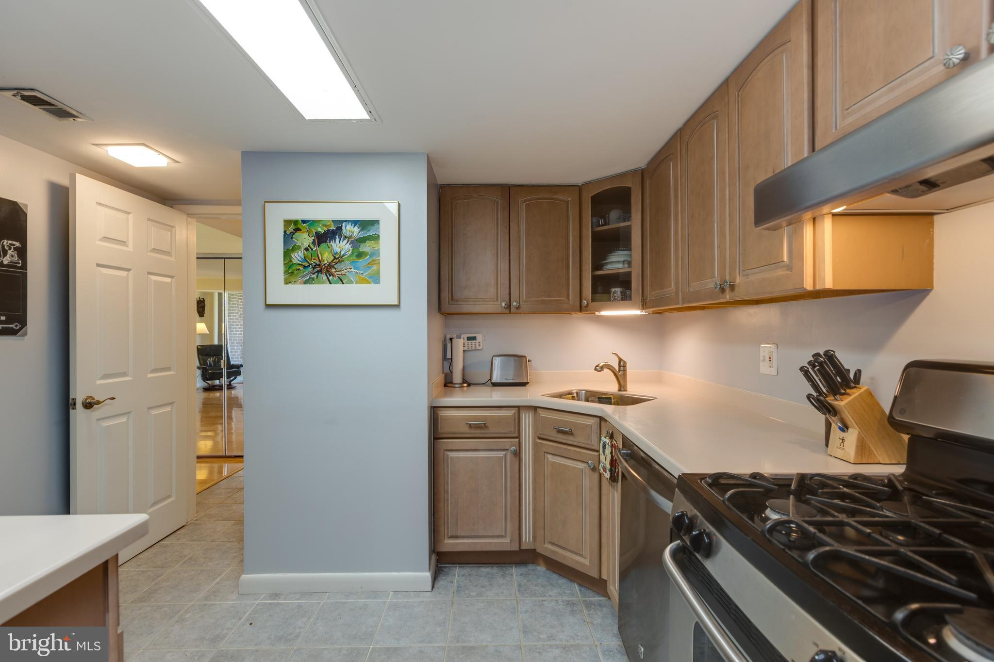 1427 Northgate Square, Unit 2A Reston, VA 20190 - Photo 14 of 50 Kitchen