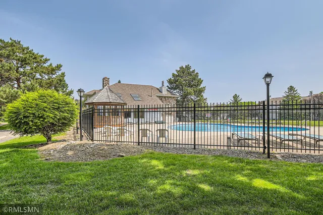 $174,900 | 3557 Blue Jay Way, Unit 102, Eagan, MN 55123