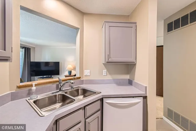 $174,900 | 3557 Blue Jay Way, Unit 102, Eagan, MN 55123