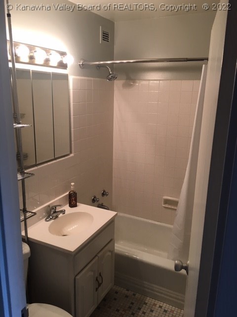 1800 Roundhill Road, Unit 1201 Charleston, WV 25314 - Photo 14 of 20 Gallery Image 14