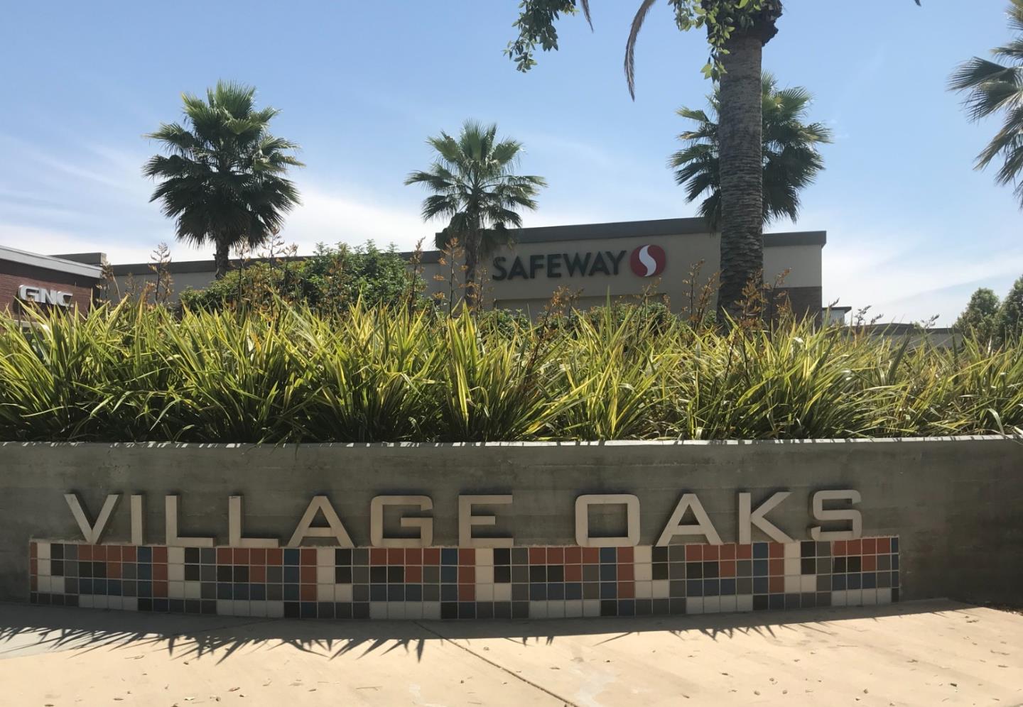 6039 Raleigh Road San Jose, CA 95123 - Photo 36 of 40 a front view of a house with garden