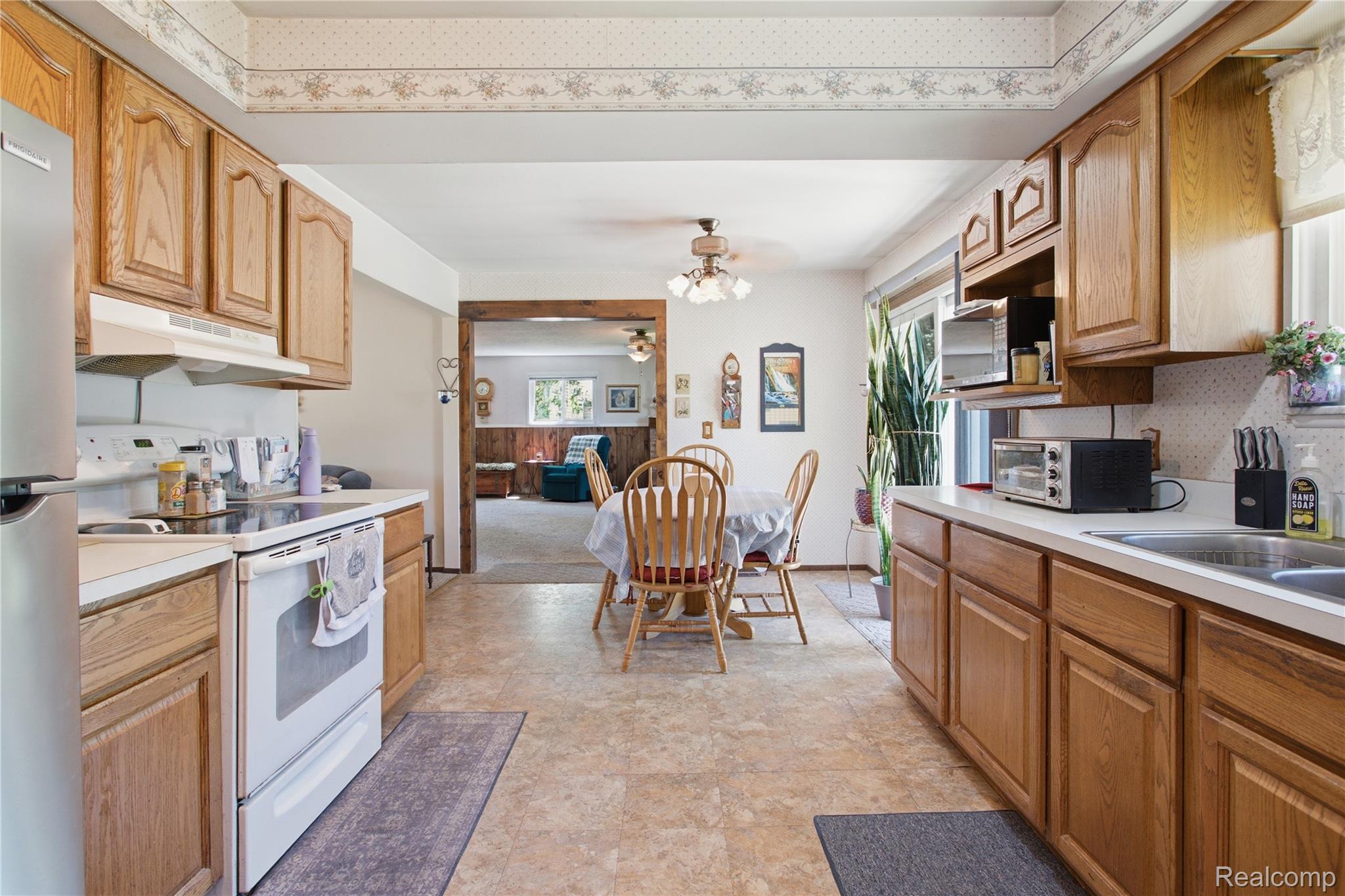 47395 Dequindre Road Rochester, MI 48307 - Photo 6 of 19 Kitchen