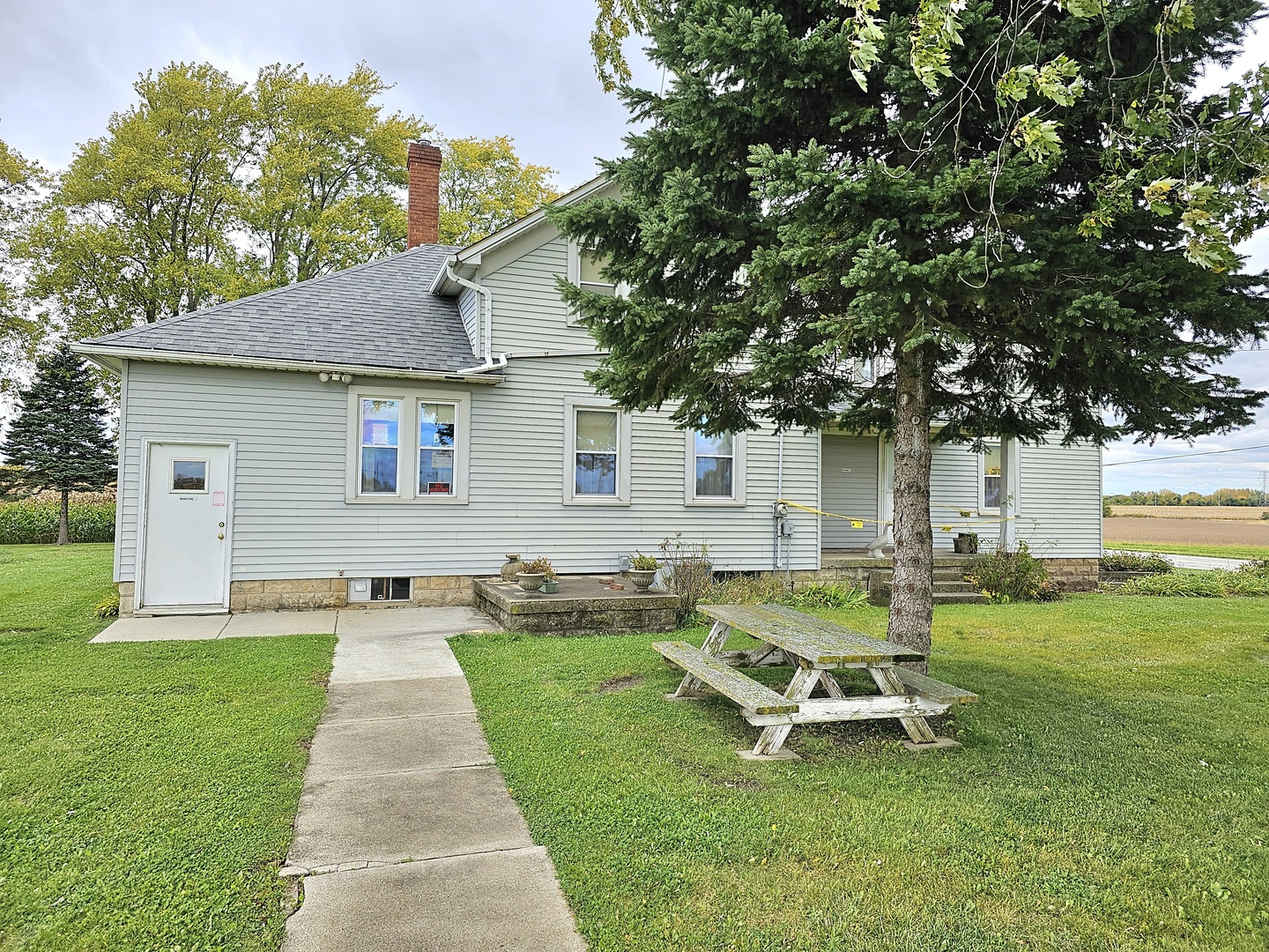22132 Ridgeland Avenue Matteson, IL 60443 - Photo 6 of 11 a front view of a house with patio and garden