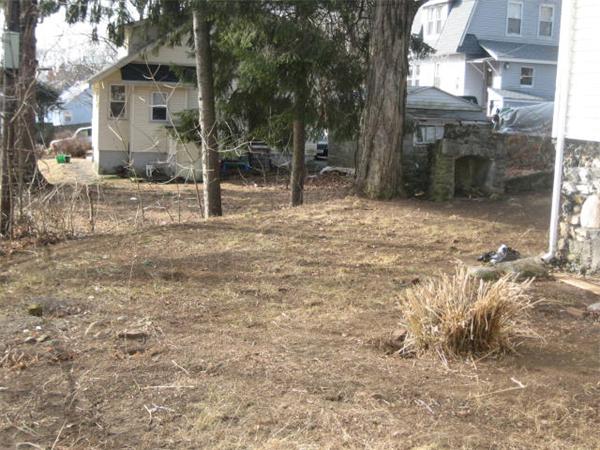 17 Tallawanda Drive Worcester, MA 01603 - Photo 17 of 20 a backyard of a house with lots of green space