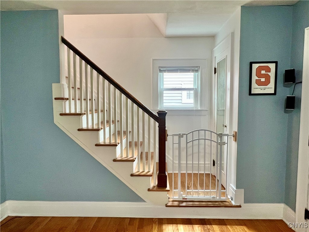 112 Newcastle Road Geddes, NY 13219 - Photo 15 of 19 Stairwell