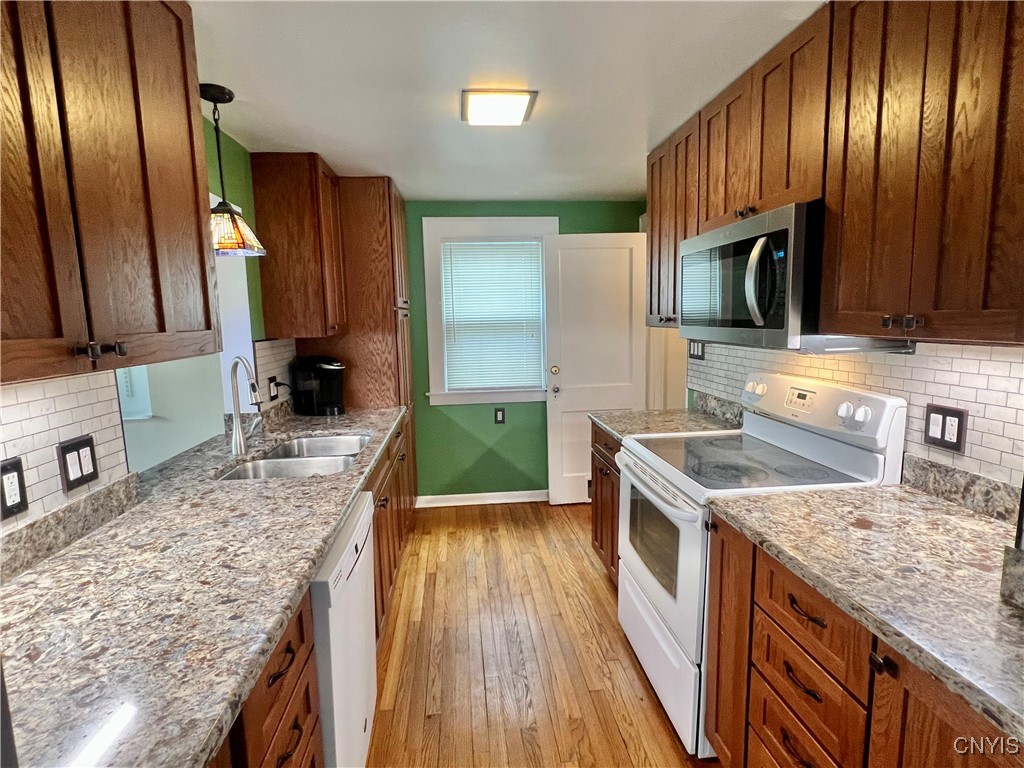 112 Newcastle Road Geddes, NY 13219 - Photo 5 of 19 Kitchen