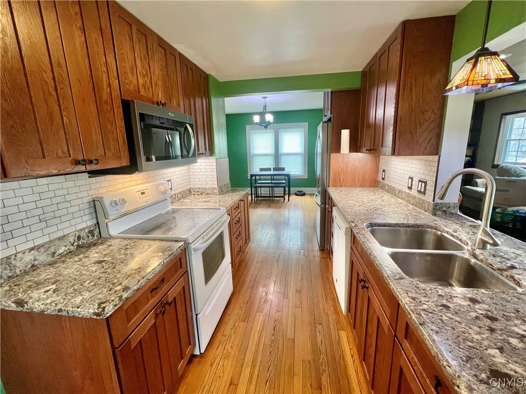 112 Newcastle Road Geddes, NY 13219 - Photo 6 of 19 Kitchen