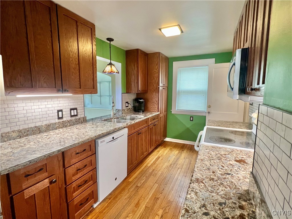 112 Newcastle Road Geddes, NY 13219 - Photo 8 of 19 Kitchen